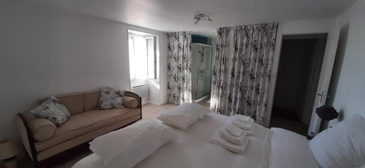 Domaine De La Briouse Bed and Breakfast Sanxay Eksteriør billede